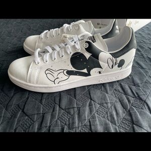 Stan smith Mickey Mouse woman’s size 8